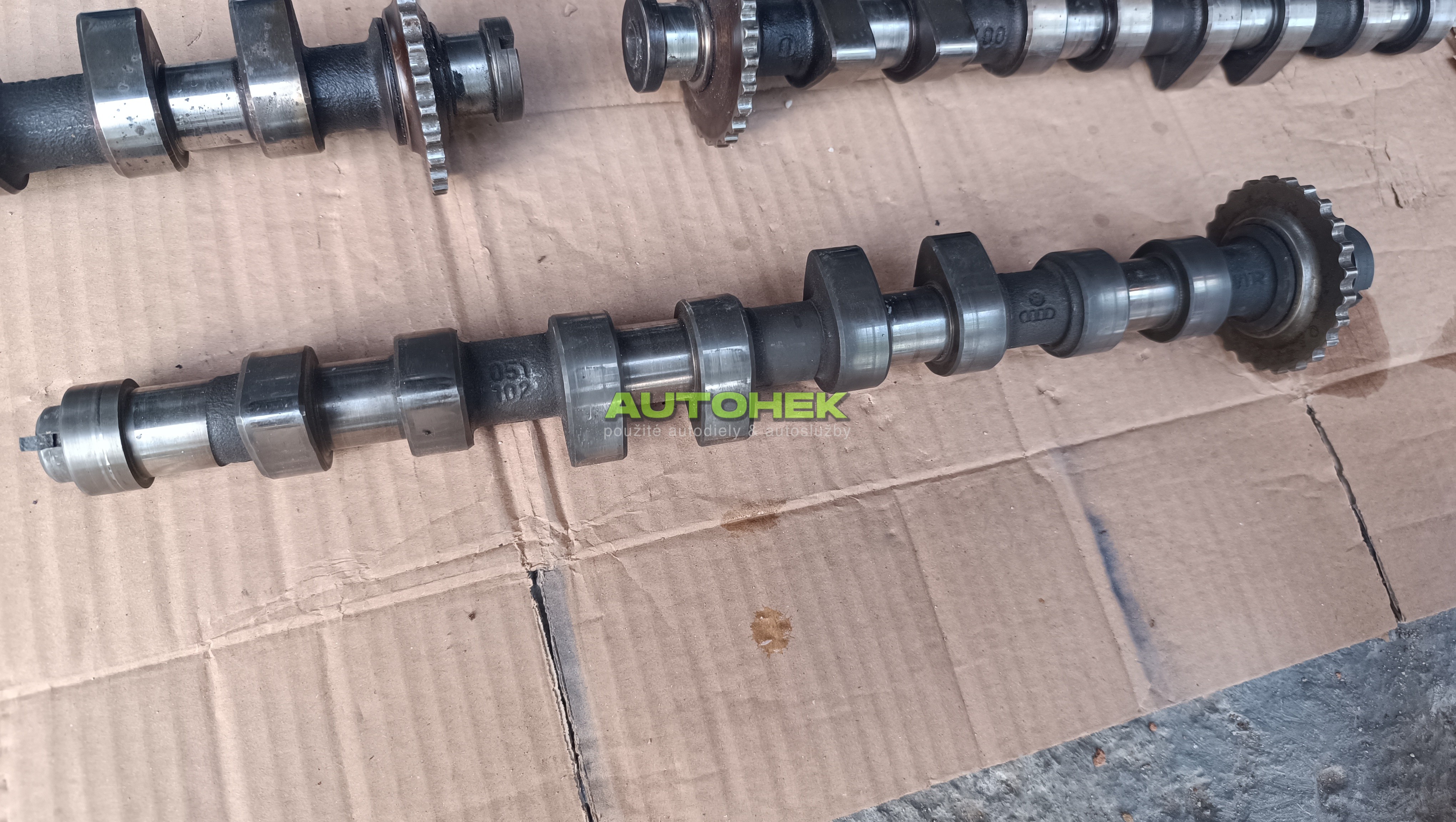 výfukový vačkový hriadeľ pre motor Volkswagen 2.0 16V